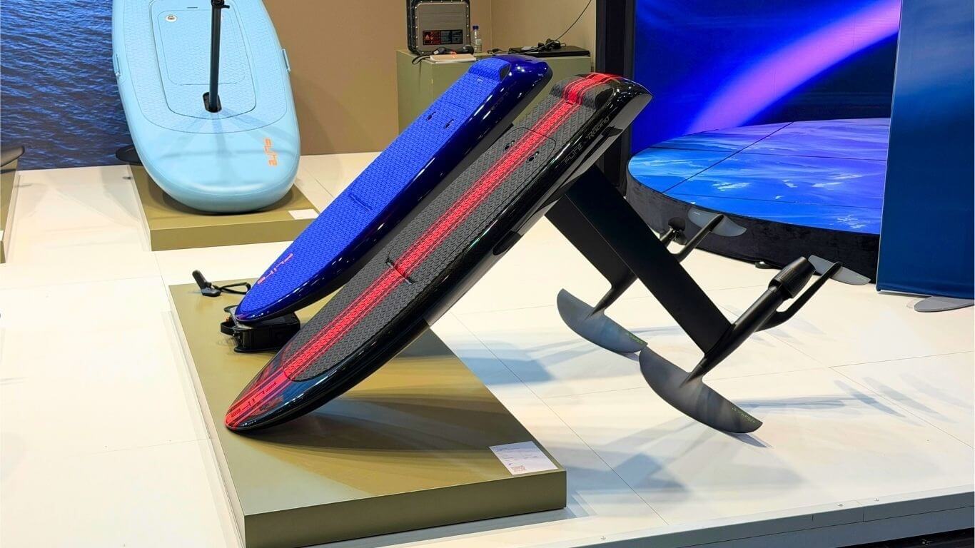 Fliteboard 6 im Vergleich: Ultra L3 und Race eFoils.