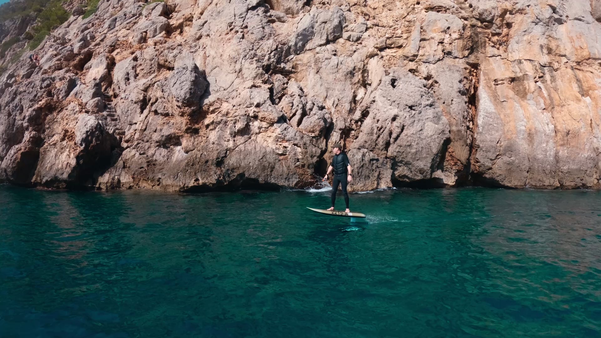 Das offizielle Video der eFoil Riders Station auf Mallorca, wo Du elektrisches Wasserspielzeug mieten, Surfkurse nehmen und Abenteuerreisen unternehmen kannst.