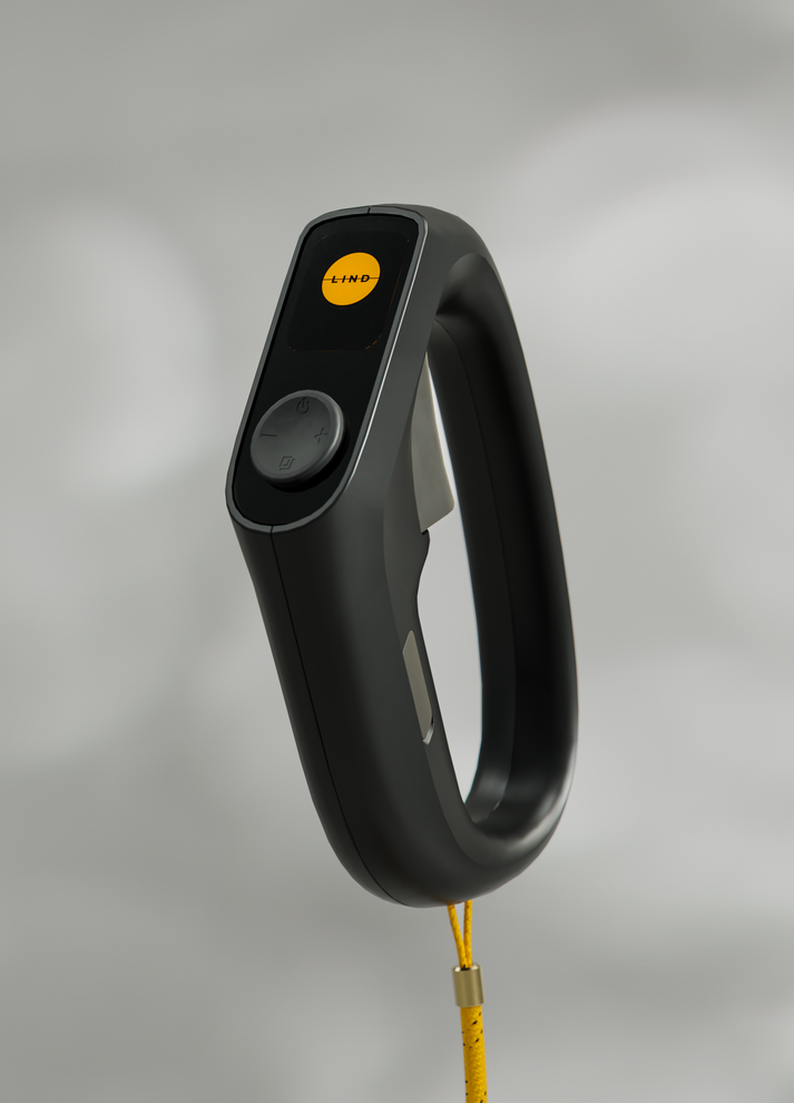 Ein kleiner schwarzer Controller für das elektrische Surfbrett LIND Canvas.