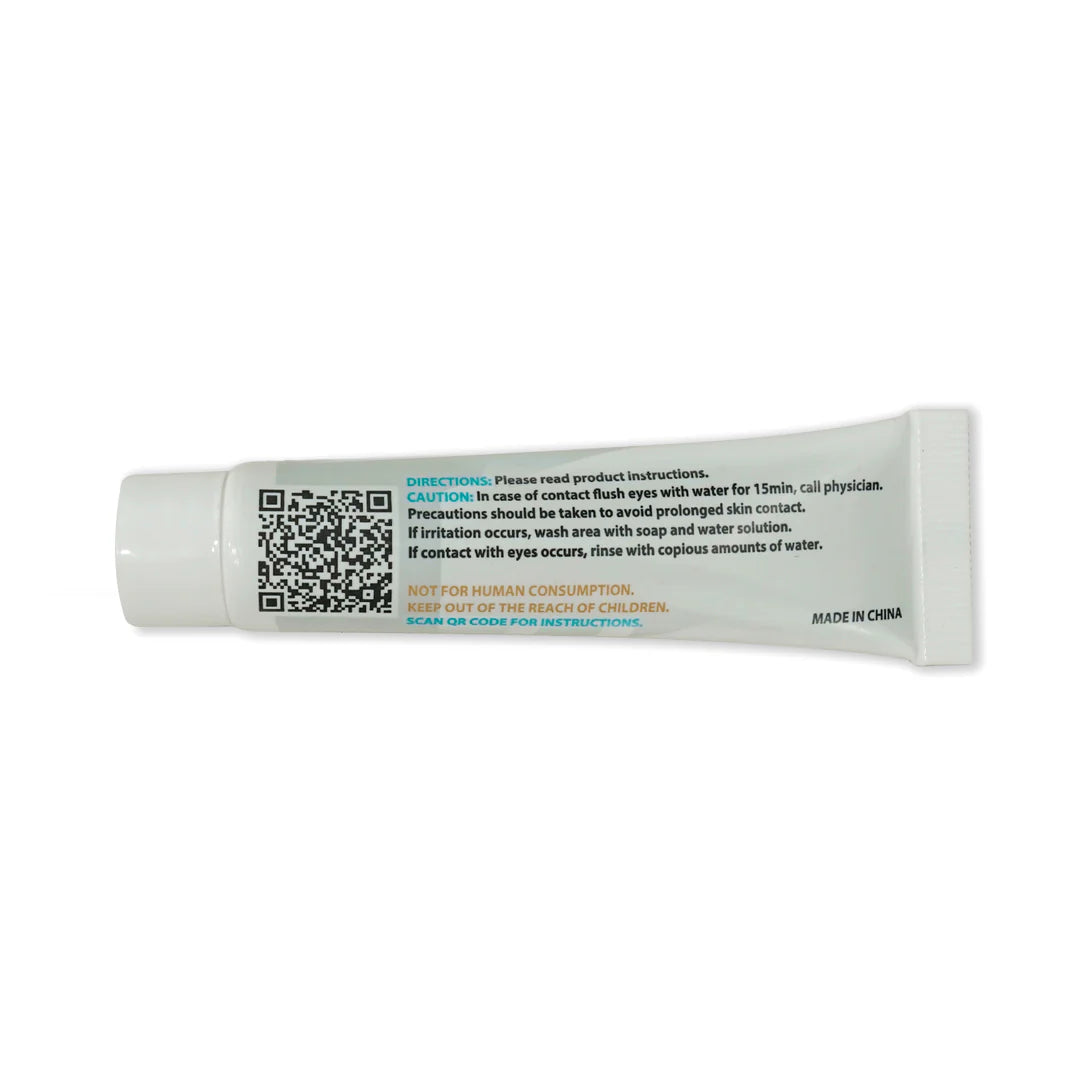 Cleanes Produktbild der Foil Drive Battery Grease Tube. Zeigt die Rückseite der 15g-Tube mit allen relevanten Produktinformationen und Anwendungshinweisen in klarer, lesbarer Darstellung. Ideal für die Darstellung im Onlineshop oder Produktkatalog.