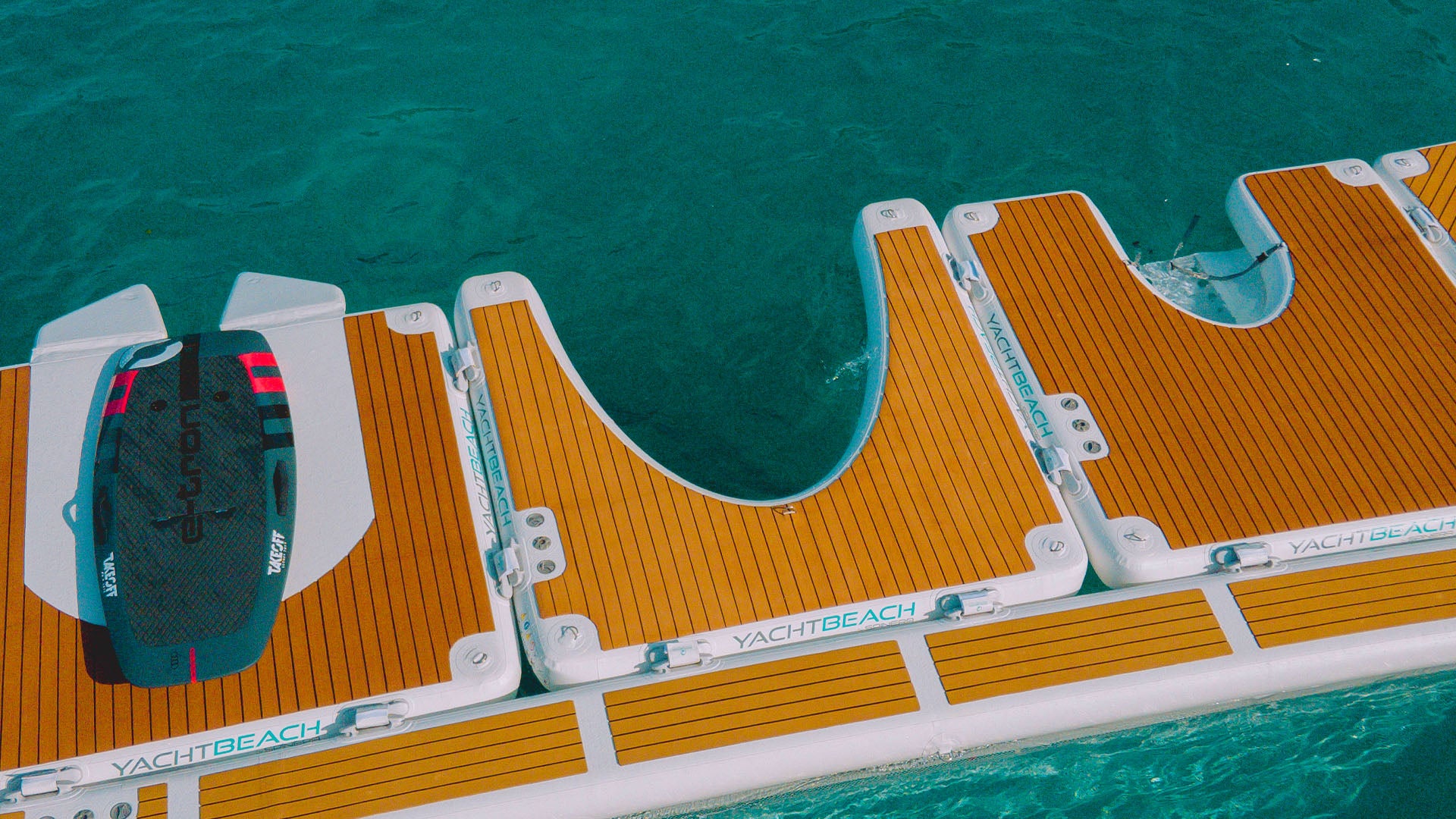 Die Yacht Beach Jet-Ski Single Version wird an anderen Plattformen befestigt.