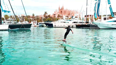 Ein Werbevideo von eFoil Riders, das die Produkte von fliteboard und awake jetboards zeigt.