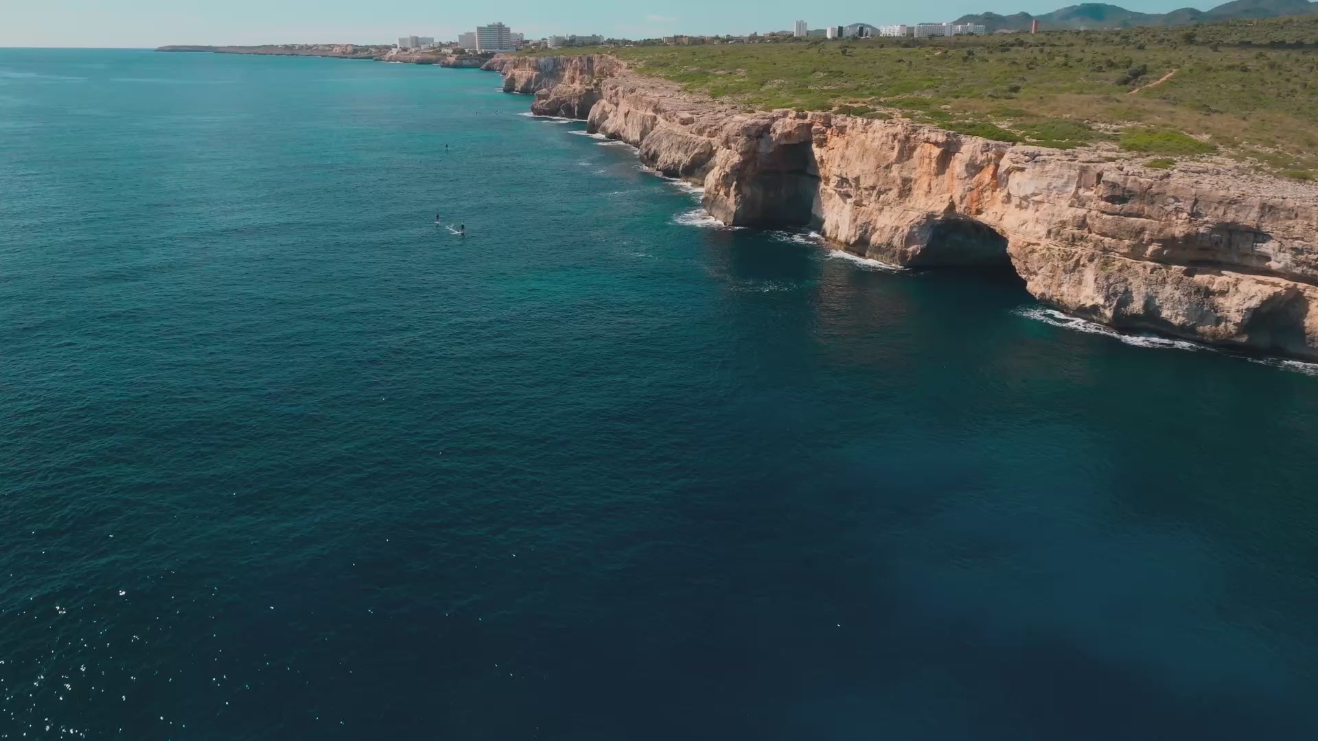 Das offizielle Werbevideo von eFoil Riders für den eFoil Adventure Trip nach Mallorca.